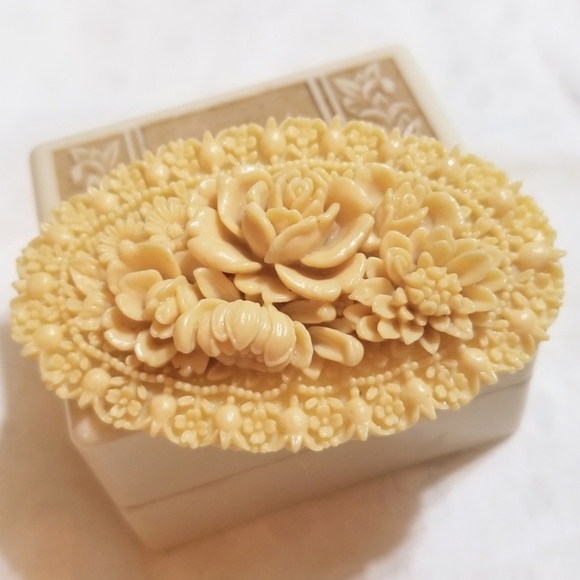 Antique LARGE Cvd Celluloid Floral Brooch - Picture 7 of 7